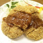 神谷バー - 人気メニューランキングに入るメンチカツはデミグラスソースでいただきます