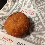 DONQ - とろけるチーズのカレーパン（231円）