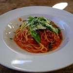 ナチュラルカフェ＆レストラン 風の穂・麦の香  - ベビーリーフとチーズのトマトソース