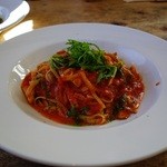 ナチュラルカフェ＆レストラン 風の穂・麦の香  - きのことベーコンと大葉のトマトソース