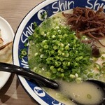 博多らーめん Shin-Shin - 餃子5個とラーメン、アルコールのセット