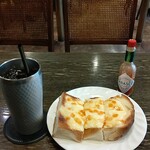 CAFE FLORIAN - チーズトーストと冷コー 900円高っ❗️
