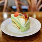 ハンプティ・ダンプティ - 抹茶のショートケーキ(本日のケーキ)＠ゆるめの抹茶クリームと厚いホワイトチョコフォンダンが絶妙