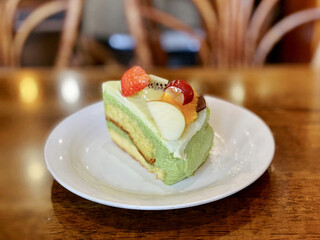 ハンプティ・ダンプティ - 抹茶のショートケーキ(本日のケーキ)＠ゆるめの抹茶クリームと厚いホワイトチョコフォンダンが絶妙