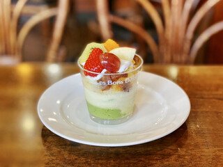 ハンプティ・ダンプティ - 抹茶のムース(本日のムース)＠抹茶クリームとスポンジケーキのグラスパフェ