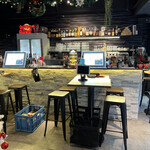 LUXURY BAR＆CAFE MILAS - 入口付近の席