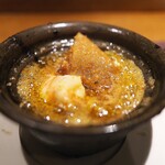 アカ - 気仙沼のフカヒレと車海老たっぷりのアヒージョ。