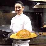 アカ - はーい、二皿目のパエーリアは毛蟹でございます♬