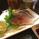 ぼたん - 脂の載ったきずしと熱燗
ビールはチェイサー代り
ぐびぐび、プハ～☆彡