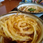 新川うどん店 - 天ぷらうどん・温(450円)とかけうどん(380円)