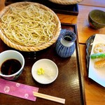 石碾蕎麦　おもだか - 2種盛りの細かく挽いた蕎麦