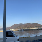 Yakigaki Taihou - のどかな漁港に面しています