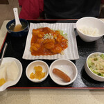 四川料理 銀杏 - ケンパパさんが食べたお得定食980円のエビチリ。