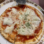 サイゼリヤ - バッファローモッツァレラのピザ