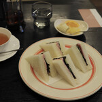 ジムノペディ - Bセット(ハムサンド,紅茶) ¥500