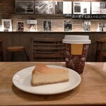 ペーパーバックカフェ - ベイクドチーズケーキセット620円
