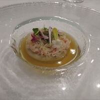 ザ・フジヤ - カリフラワーのフォンダンに甲殻類のジュレ、蟹サラダとキャビアを添えて