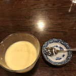 関宿屋 - 穴子定食２７５０円。プリン。素朴な味わいの硬いプリンです。好みにぴったりでした（╹◡╹）