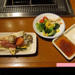 Kushiya Monogatari - 食べ放題の串揚げ・サラダ・色んな種類のソース