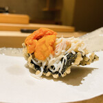 にい留 - 越前がにと馬糞雲丹の海苔天ぷらのせ