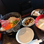 七五三 - 日替り海鮮丼 ￥850