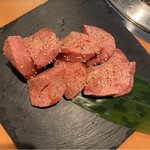 Yakiniku koji - 限定厚切りタン