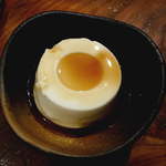 地酒喝采 かも蔵 - 【沖縄】ジーマミー豆腐。ほんのり甘いつまみも、意外と日本酒に合う