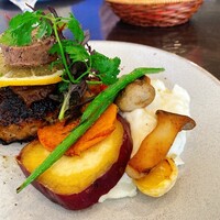 ビストロケンヂ - 柔らかく仕上げたマッシュドポテト。豆や根菜の他、焼き栗まで添えてありました