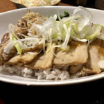 ヤキトンSAKABA アケボノヤ - チャーシュー丼