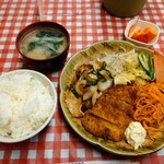 ひかり食堂 - 令和3年12月
日替わり定食(豚の生姜焼き＋魚フライ＋ご飯＋みそ汁) 800円