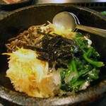 寿寿 - 石焼ビビンバ（スープ付）　950円