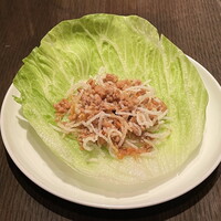 廣東料理 民生 ヒルトンプラザウエスト店 - 名物　ミンチのレタス包み