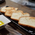 トリワイン ＰＩＫＯＳＨＨＨＵ - バケット風フォカッチャ