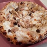 真鶴ピザ食堂 KENNY - 本日の気まぐれピザ（色々なきのことツナといぶりがっこ）・Ｓ（2021.11）