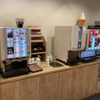 ソフトドリンク＆ソフトクリームが飲み放題・食べ放題♪