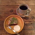 ふたこぶ食堂 - ■抹茶と小豆のパウンドケーキ■コーヒー