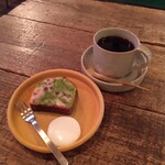 ふたこぶ食堂 - ■抹茶と小豆のパウンドケーキ■コーヒー