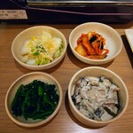 ITAEWON BOWLS & WINE - 