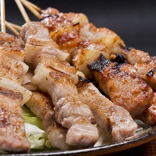 博多っ子の焼きとり《豚バラ》や《えんどう豆の串揚げ》がお勧め