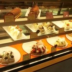 Mark Ole Cafe - 店内のケーキのショーケース