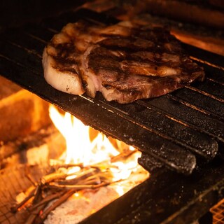 特注大型レンガ窯で、薪と炭、二刀同時焼きの新境地