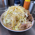 ラーメン二郎 - 豚ネギ野菜からめニンニク少な目