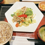 大戸屋 - 豚と野菜の塩麴炒め定食