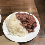 やっぱりステーキ - 白飯と黒飯をハーフにしてみた。