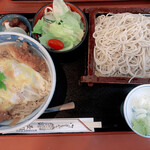 Sobadokoro Nagaokaya - カツ丼にざる蕎麦