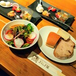 164349208 - 『夜ランチ』前菜五種・サラダ・パン(食べ放題)