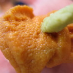 寿司栄 - 握り　北海道仙鳳祉産の馬糞ウニ