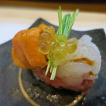 寿司栄 - 握り　伊東の黄金イクラ　富山湾の白海老　北海道の馬糞ウニ　トロ中落ち