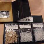 登喜和鮨 - 上は蔵光、下は越の鶴の精米した酒米