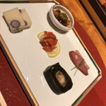 Aigamo Ippin Toriyasu - 前菜五品盛（鮭の麹漬、鴨のローストなど）